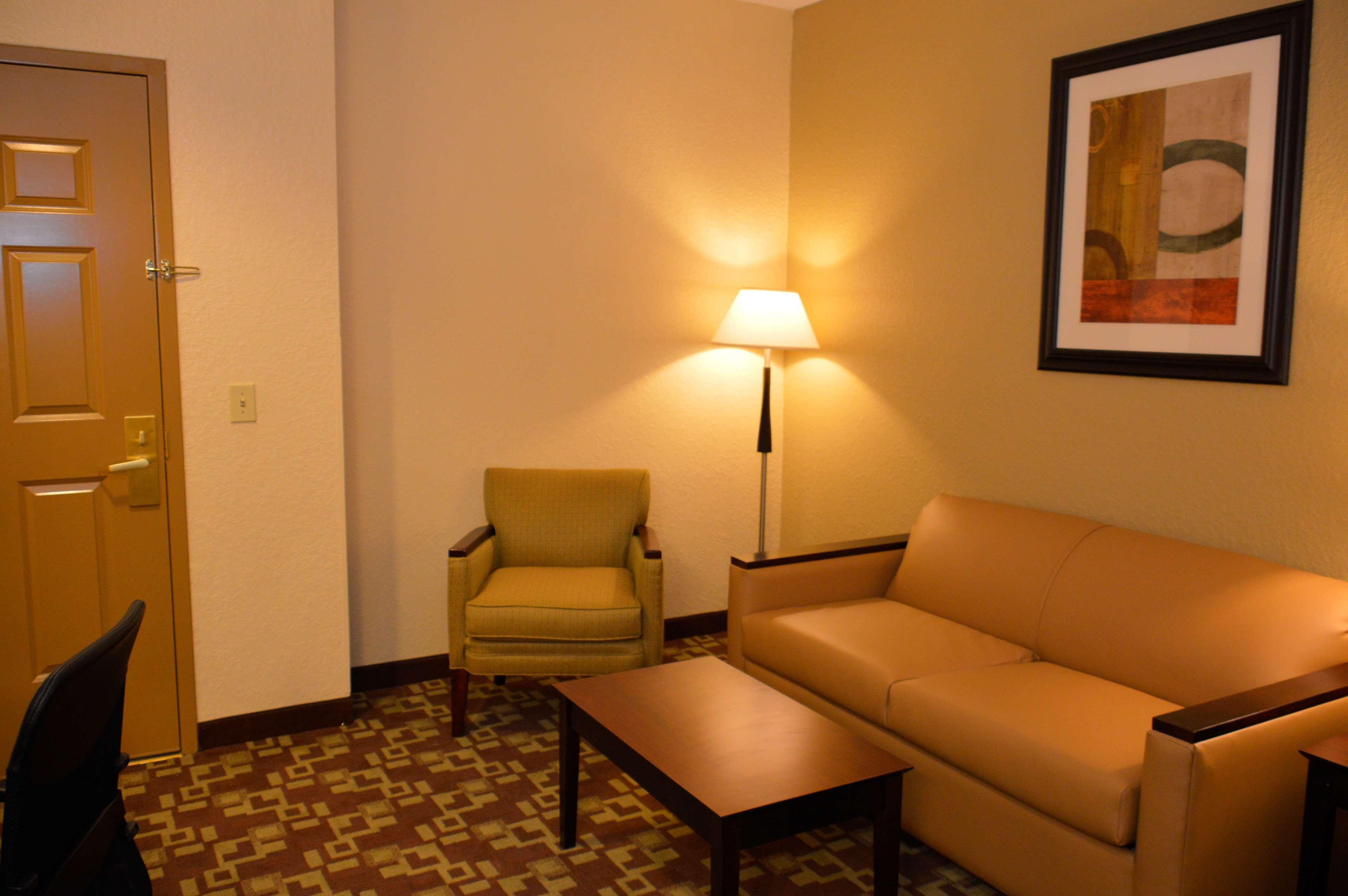 Best Western Plus Hobby Airport Inn And Suites Houston Exterior photo