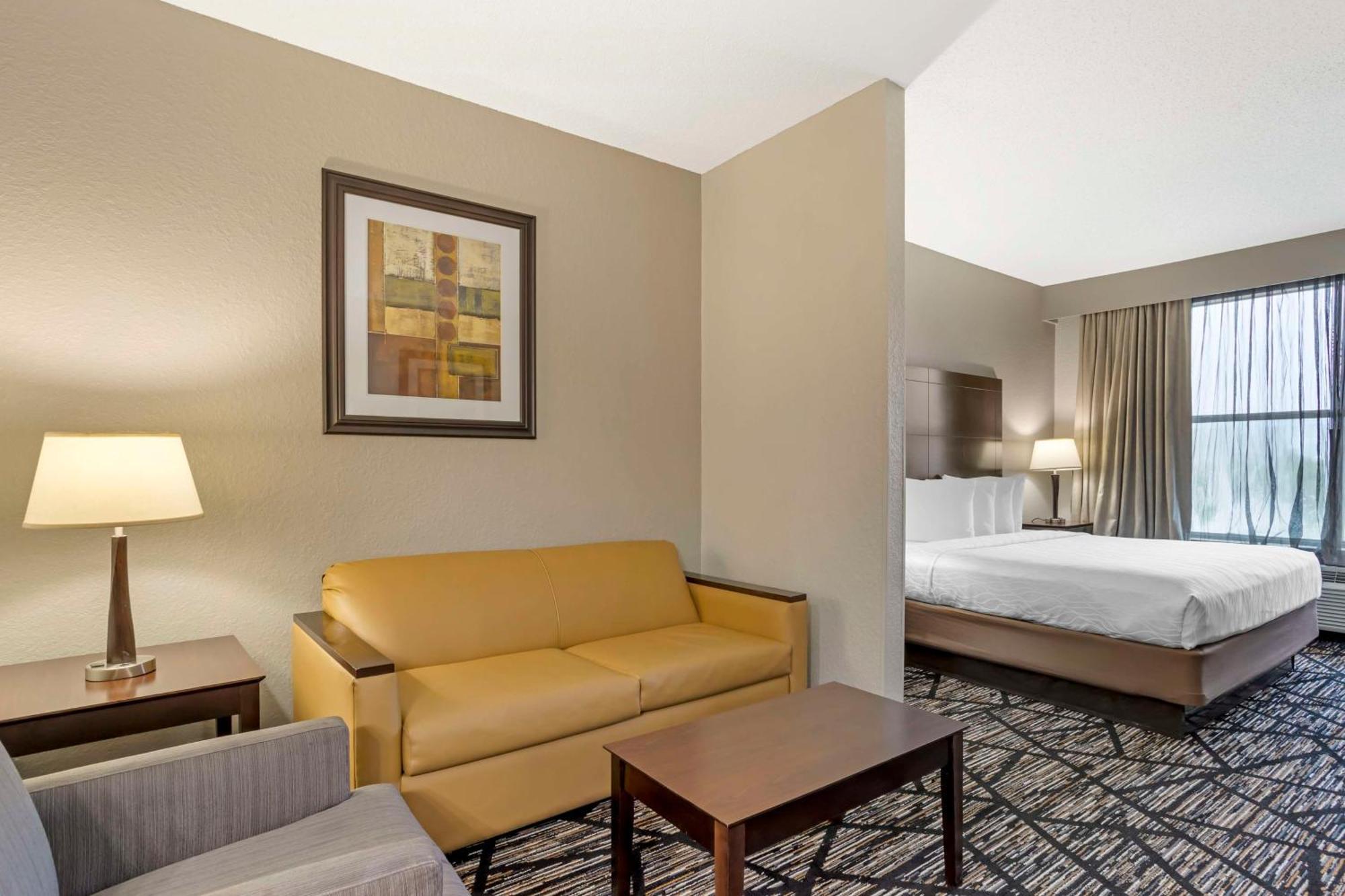 Best Western Plus Hobby Airport Inn And Suites Houston Exterior photo