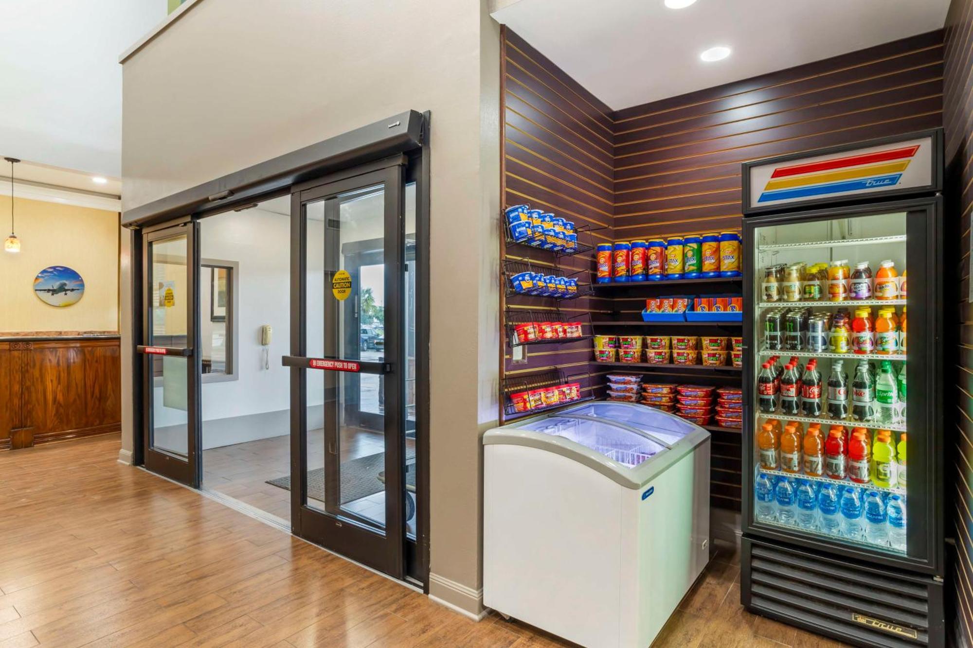Best Western Plus Hobby Airport Inn And Suites Houston Exterior photo