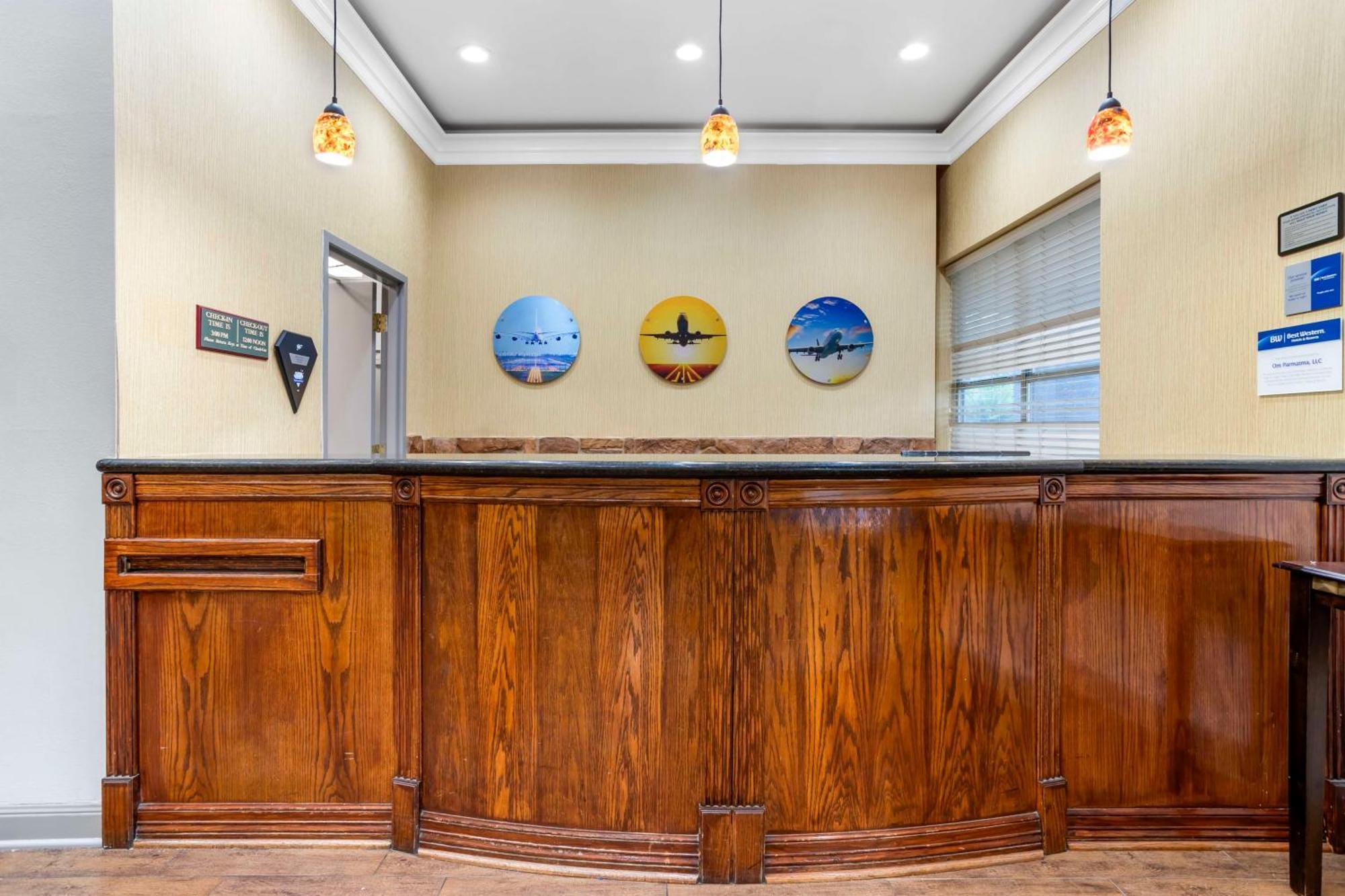 Best Western Plus Hobby Airport Inn And Suites Houston Exterior photo