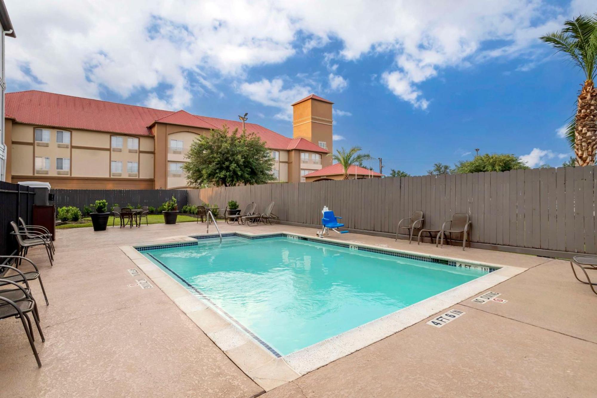 Best Western Plus Hobby Airport Inn And Suites Houston Exterior photo